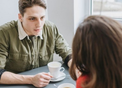 Как распознать истинные чувства окружающих