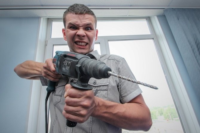 Как пережить шумный ремонт сверху: советы и решения